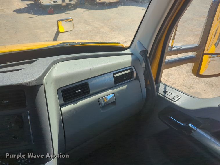 image for item NG9406 2020 Kenworth T680 semi truck