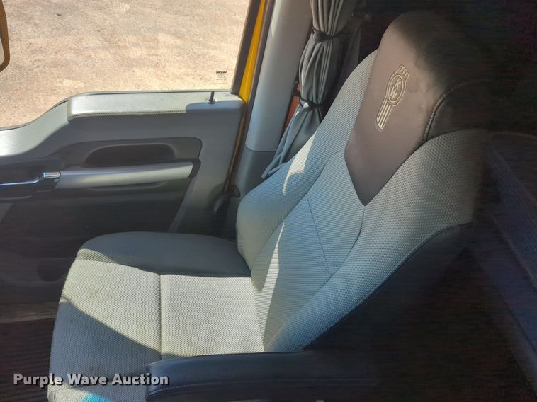 image for item NG9406 2020 Kenworth T680 semi truck