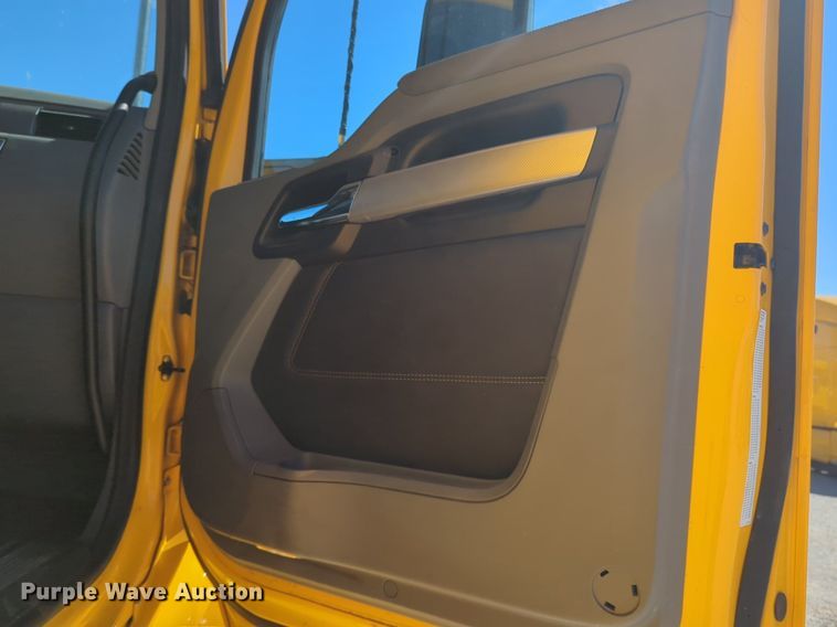 image for item NG9406 2020 Kenworth T680 semi truck