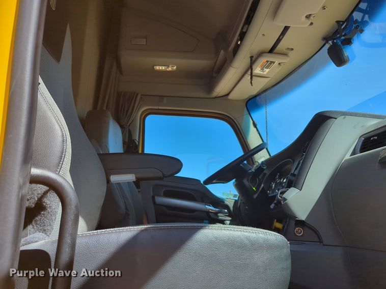 image for item NG9406 2020 Kenworth T680 semi truck