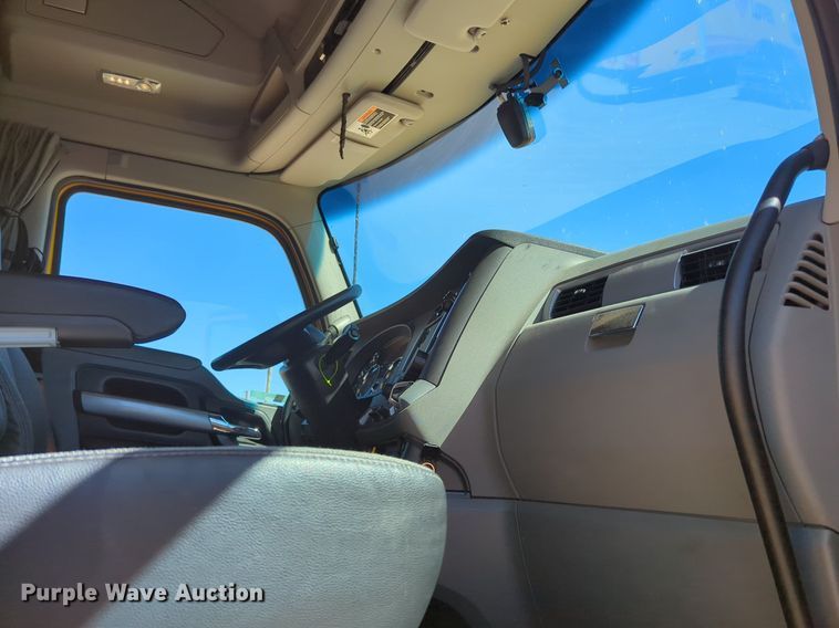 image for item NG9406 2020 Kenworth T680 semi truck