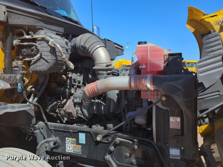 image for item NG9406 2020 Kenworth T680 semi truck