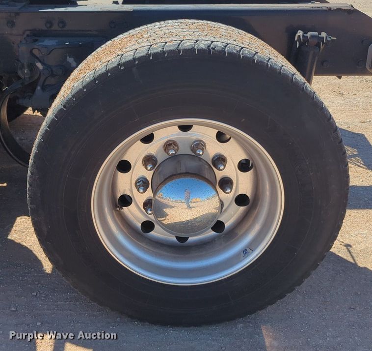 image for item NG9406 2020 Kenworth T680 semi truck