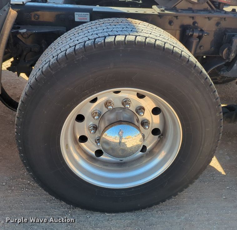 image for item NG9406 2020 Kenworth T680 semi truck