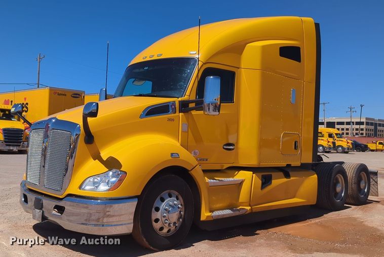image for item NG9407 2020 Kenworth T680 semi truck