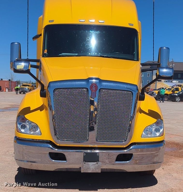 image for item NG9407 2020 Kenworth T680 semi truck