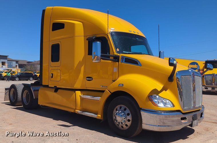 image for item NG9407 2020 Kenworth T680 semi truck