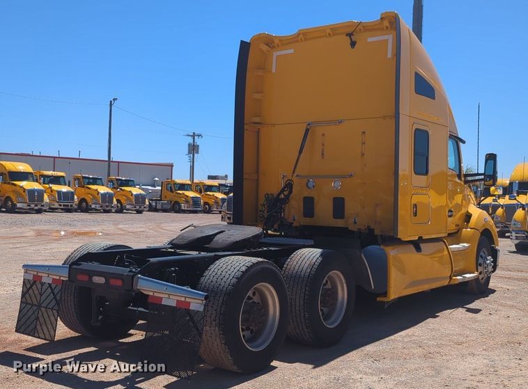 image for item NG9407 2020 Kenworth T680 semi truck