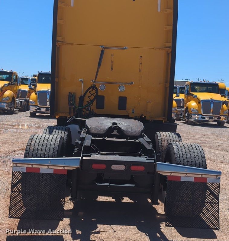 image for item NG9407 2020 Kenworth T680 semi truck