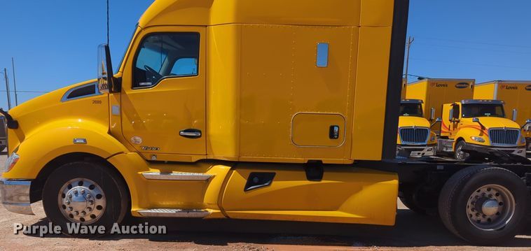 image for item NG9407 2020 Kenworth T680 semi truck