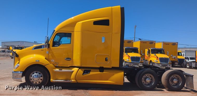 image for item NG9407 2020 Kenworth T680 semi truck