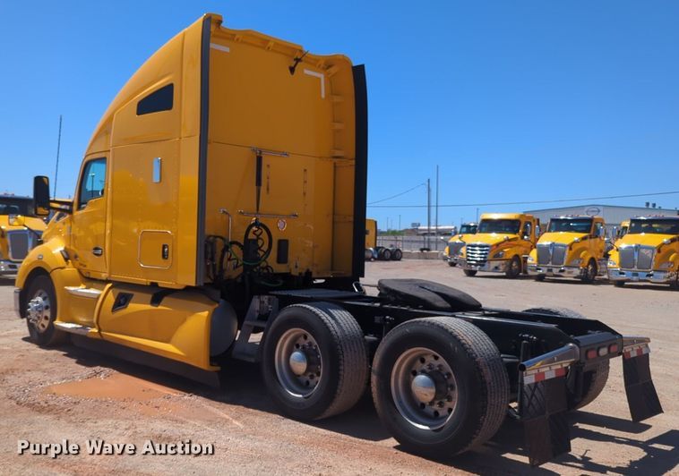 image for item NG9407 2020 Kenworth T680 semi truck