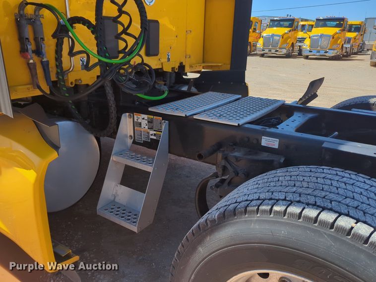 image for item NG9407 2020 Kenworth T680 semi truck