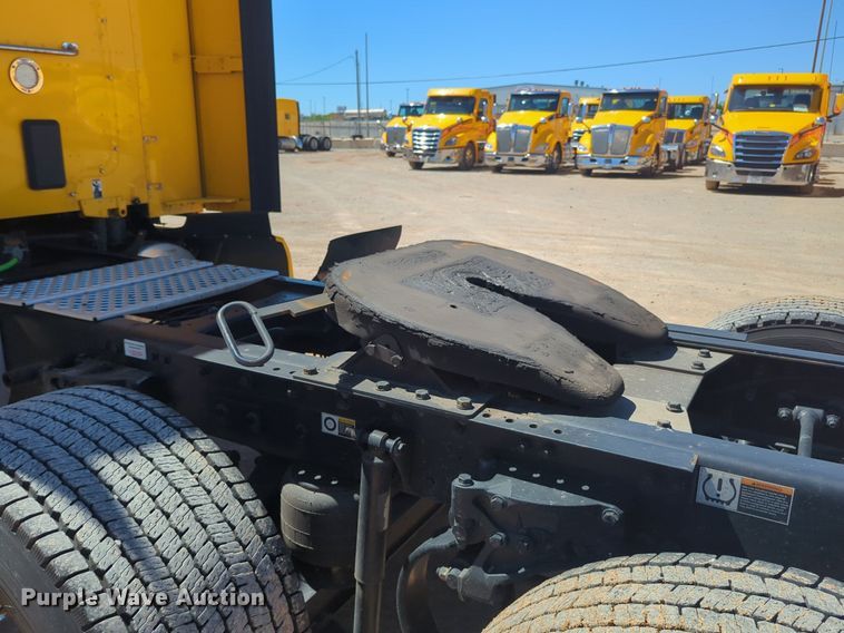 image for item NG9407 2020 Kenworth T680 semi truck