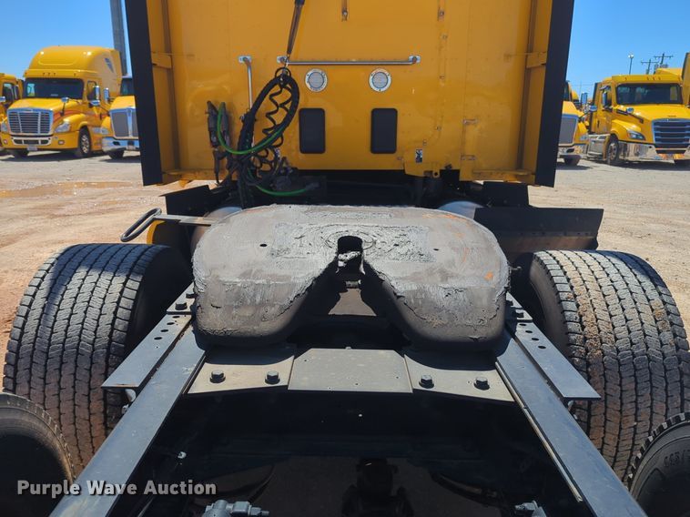 image for item NG9407 2020 Kenworth T680 semi truck