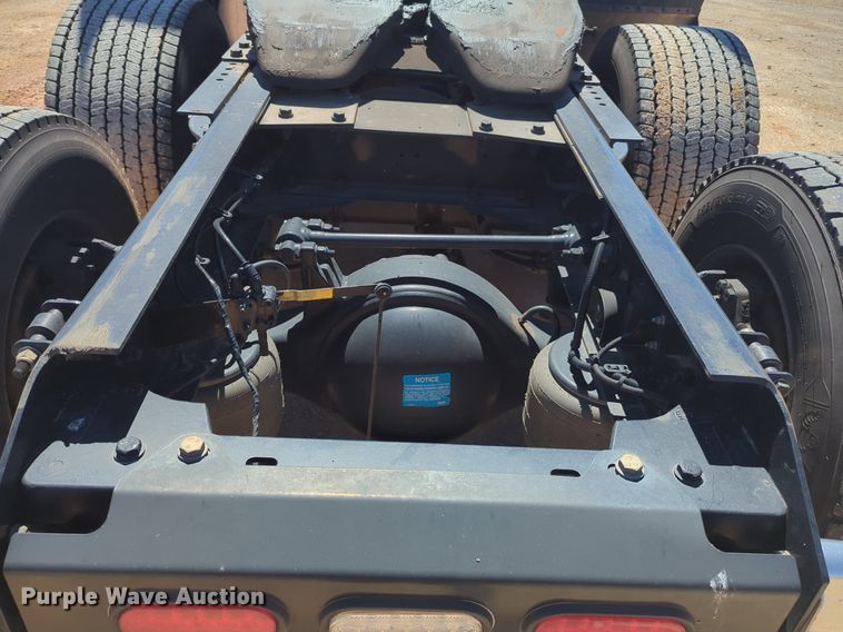 image for item NG9407 2020 Kenworth T680 semi truck