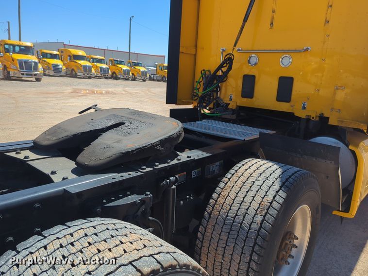 image for item NG9407 2020 Kenworth T680 semi truck