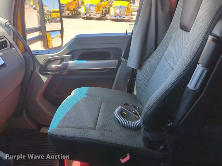 image for item NG9407 2020 Kenworth T680 semi truck