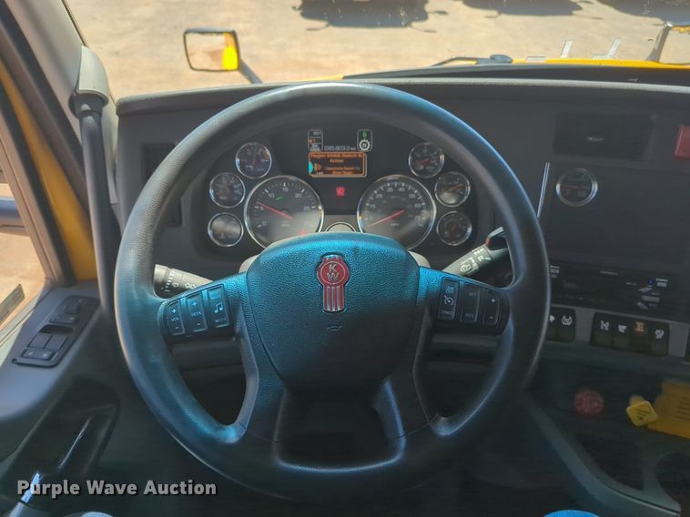 image for item NG9407 2020 Kenworth T680 semi truck