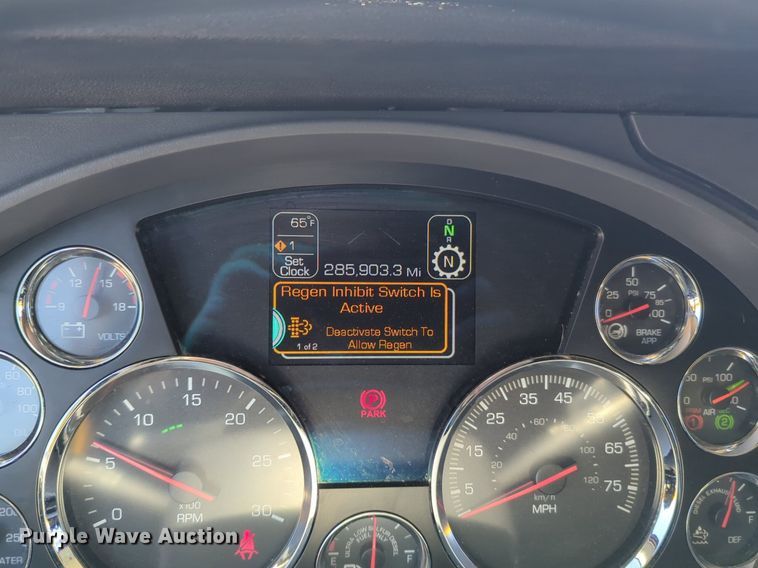 image for item NG9407 2020 Kenworth T680 semi truck