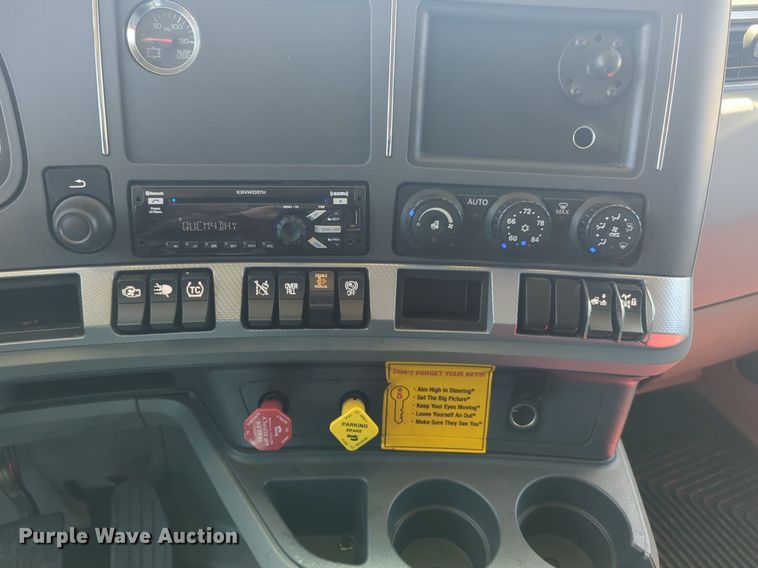 image for item NG9407 2020 Kenworth T680 semi truck