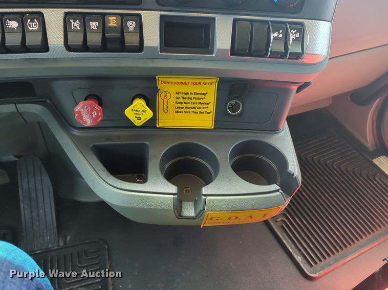 image for item NG9407 2020 Kenworth T680 semi truck