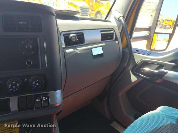 image for item NG9407 2020 Kenworth T680 semi truck