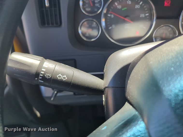 image for item NG9407 2020 Kenworth T680 semi truck