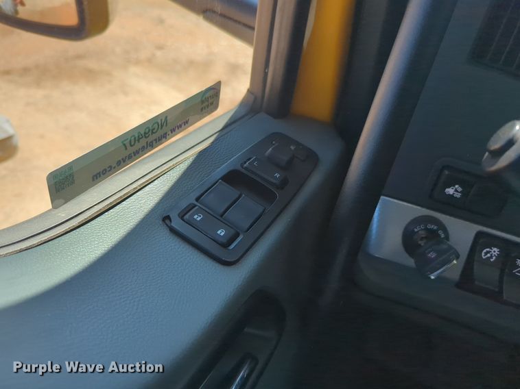 image for item NG9407 2020 Kenworth T680 semi truck