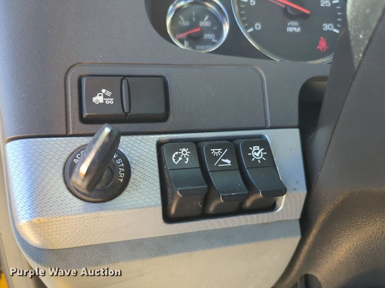 image for item NG9407 2020 Kenworth T680 semi truck