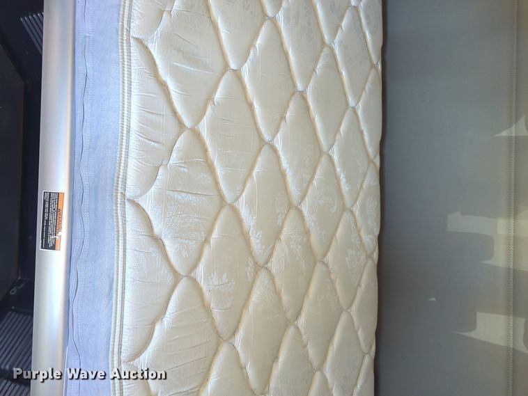 image for item NG9407 2020 Kenworth T680 semi truck