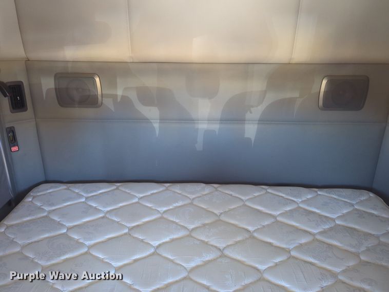 image for item NG9407 2020 Kenworth T680 semi truck