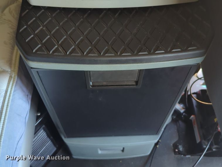 image for item NG9407 2020 Kenworth T680 semi truck