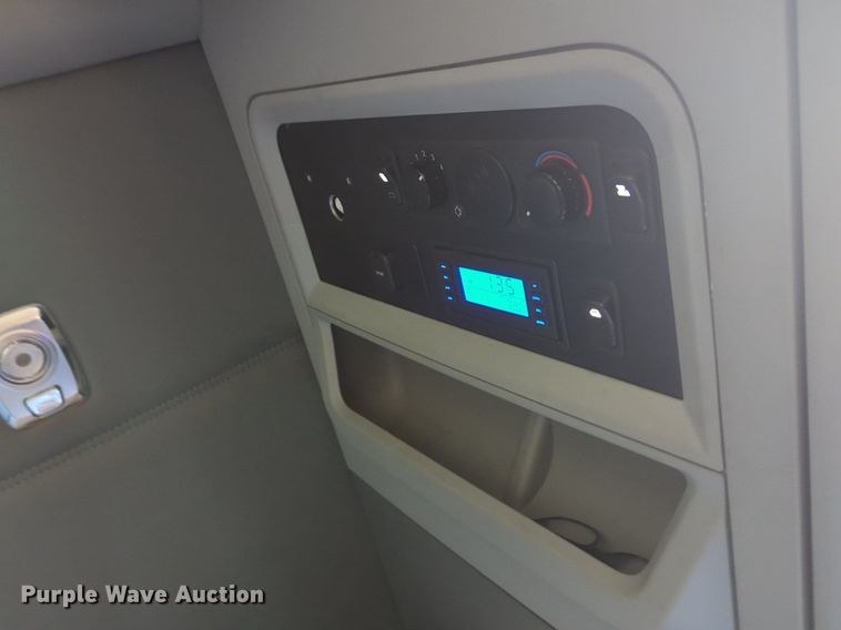 image for item NG9407 2020 Kenworth T680 semi truck