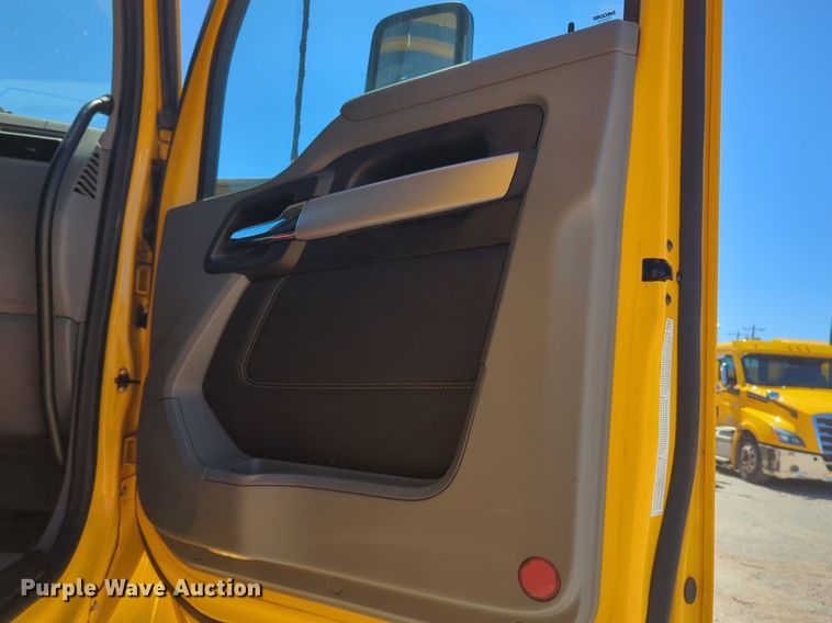 image for item NG9407 2020 Kenworth T680 semi truck