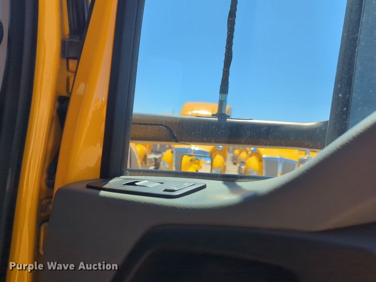 image for item NG9407 2020 Kenworth T680 semi truck