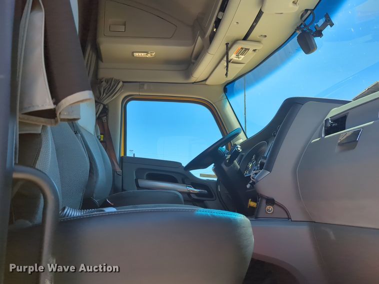 image for item NG9407 2020 Kenworth T680 semi truck