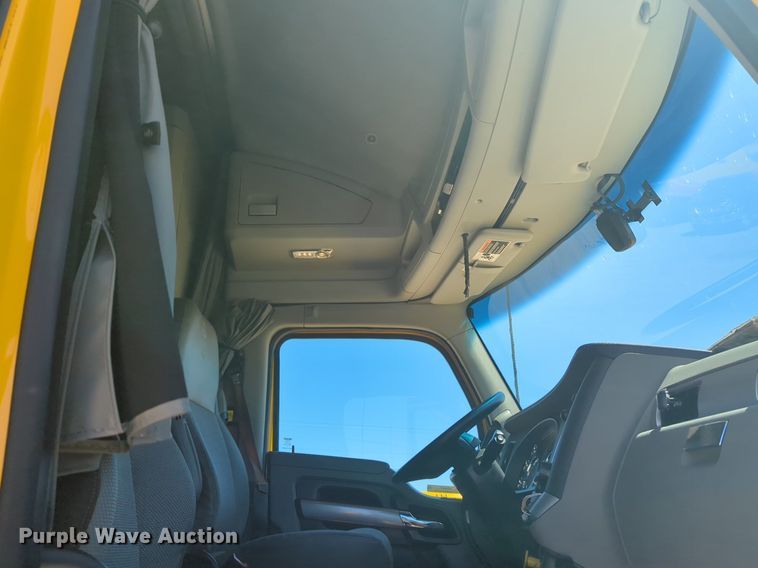 image for item NG9407 2020 Kenworth T680 semi truck