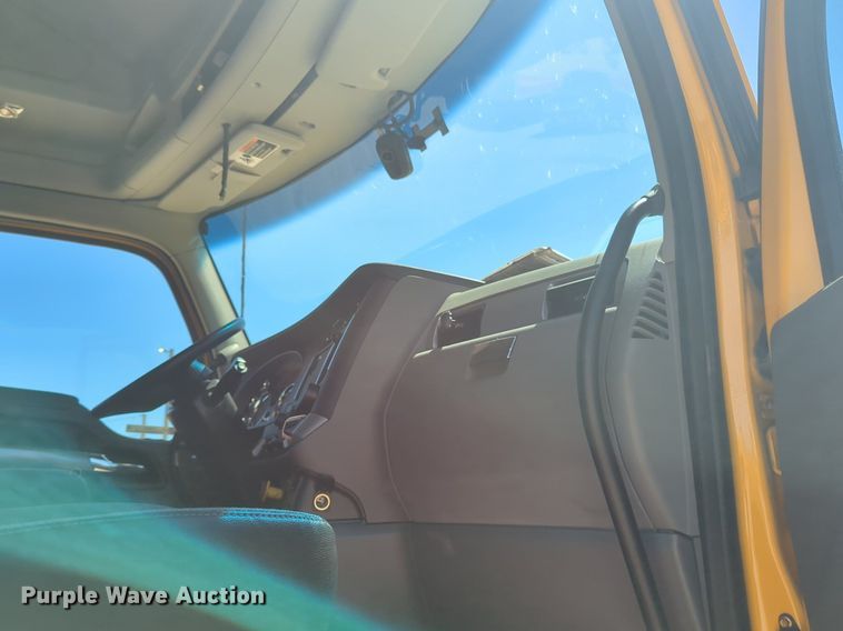 image for item NG9407 2020 Kenworth T680 semi truck