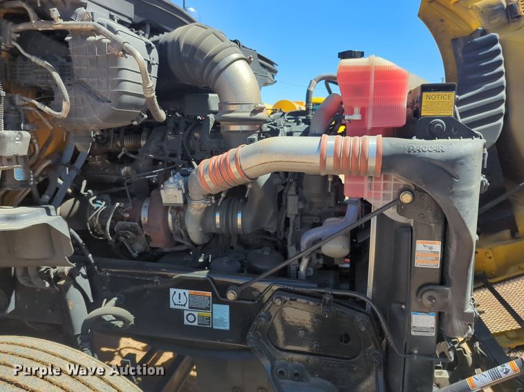 image for item NG9407 2020 Kenworth T680 semi truck