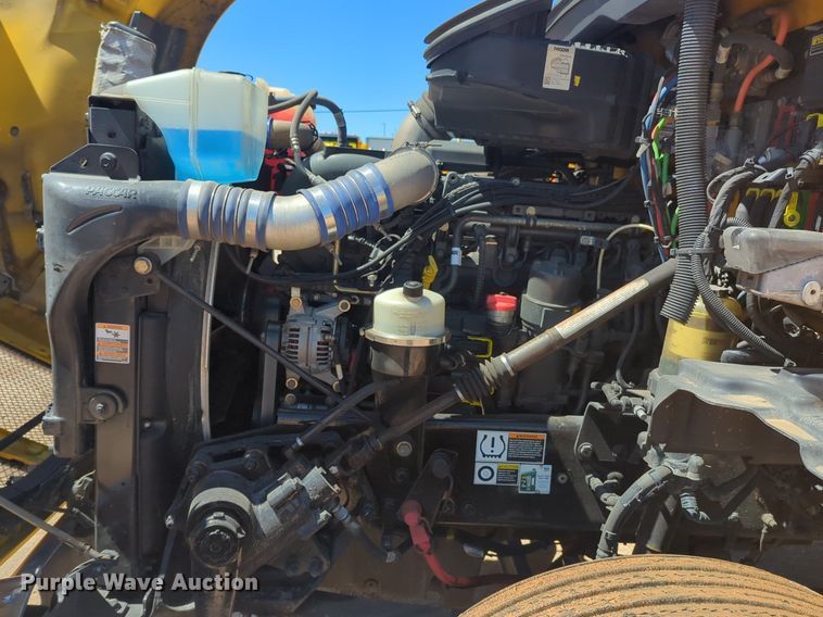 image for item NG9407 2020 Kenworth T680 semi truck