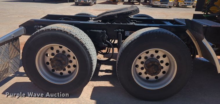 image for item NG9407 2020 Kenworth T680 semi truck