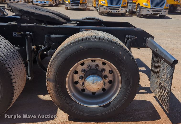 image for item NG9407 2020 Kenworth T680 semi truck