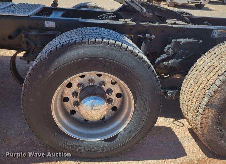 image for item NG9407 2020 Kenworth T680 semi truck