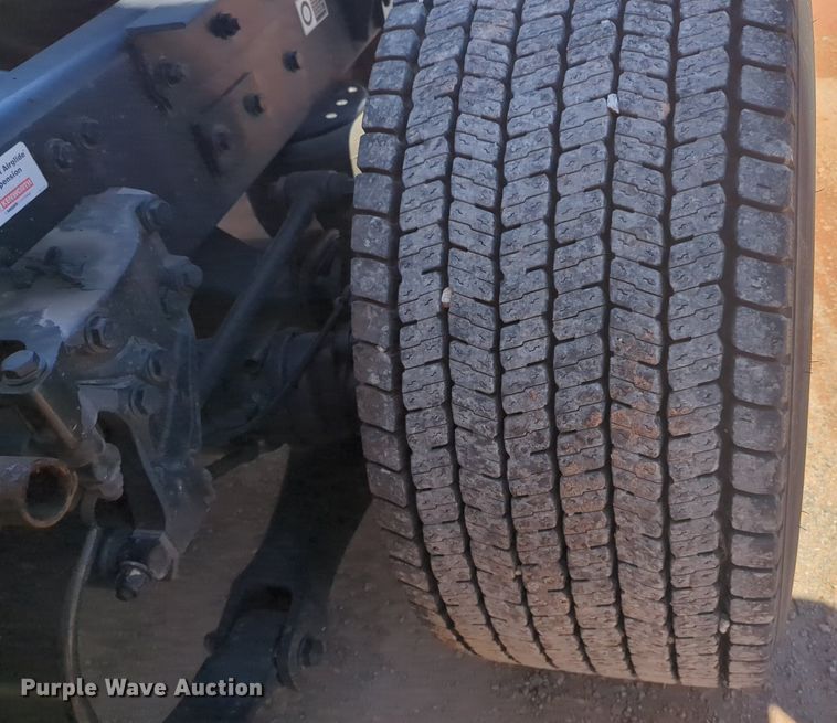 image for item NG9407 2020 Kenworth T680 semi truck