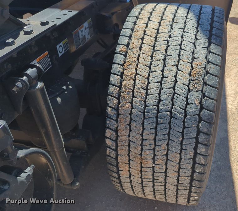 image for item NG9407 2020 Kenworth T680 semi truck