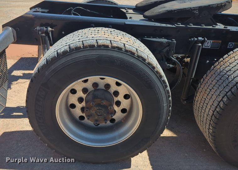 image for item NG9407 2020 Kenworth T680 semi truck