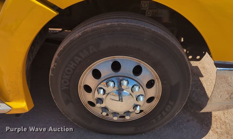 image for item NG9407 2020 Kenworth T680 semi truck