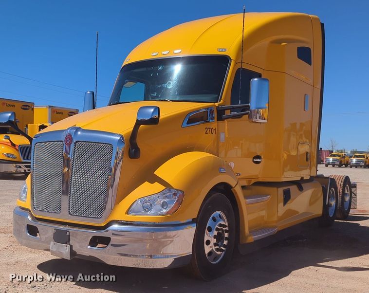 image for item NG9408 2020 Kenworth T680 semi truck