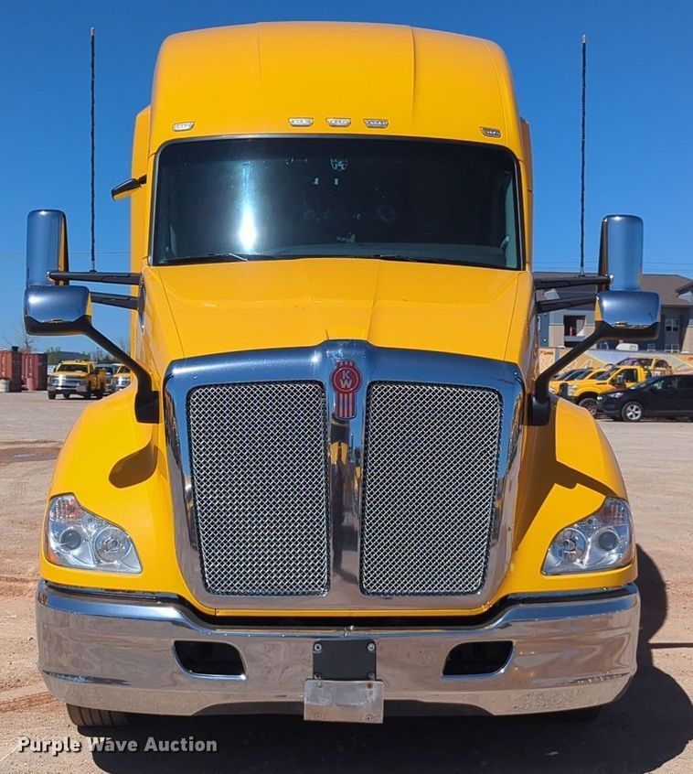 image for item NG9408 2020 Kenworth T680 semi truck